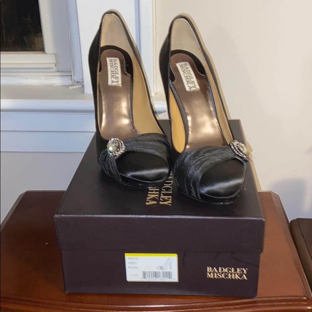 Brand New Badgley Mischka Satin Platform Heels